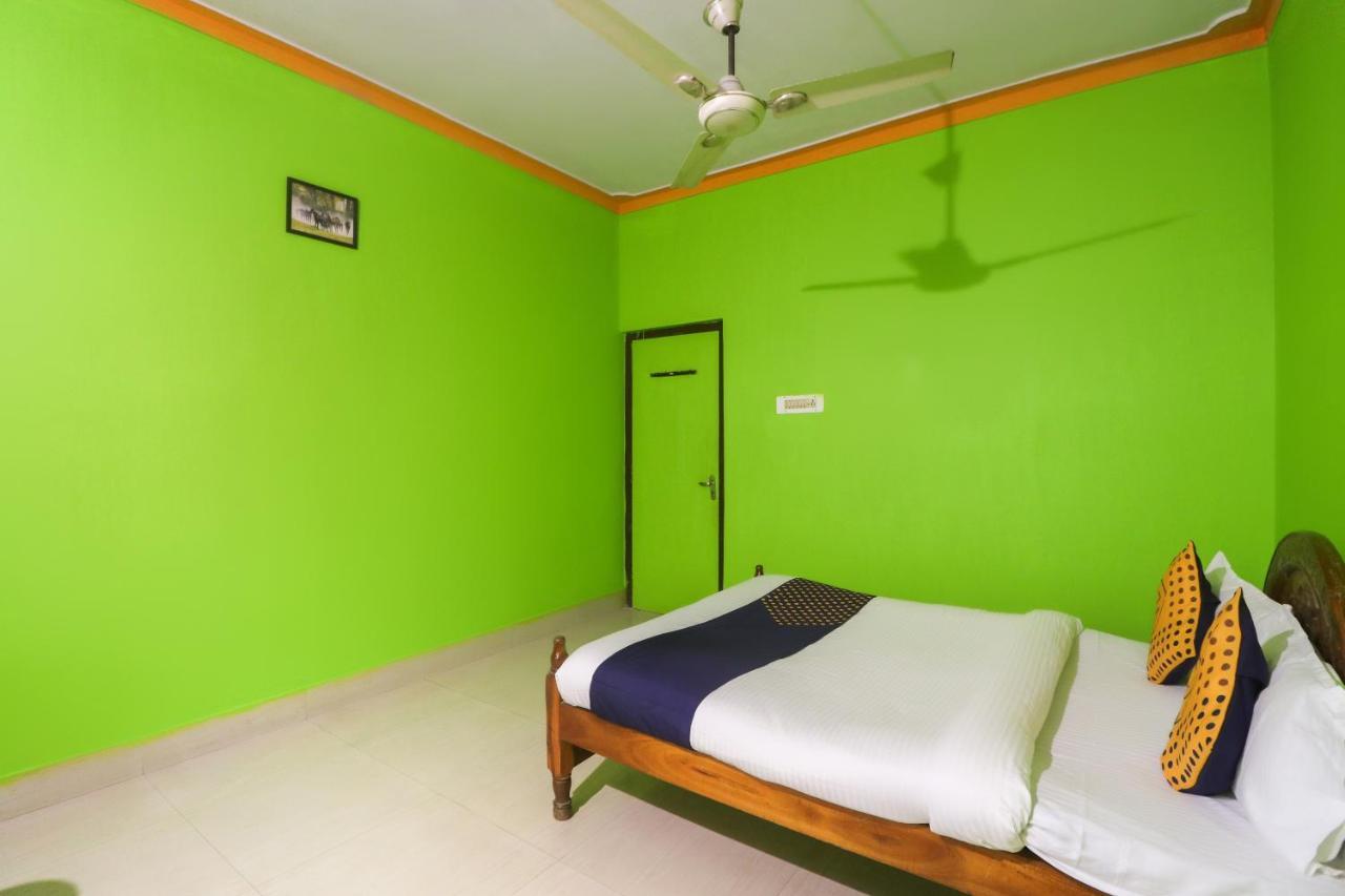 Spot On 65043 Hotel Kalinga Palace Kendrapara Экстерьер фото
